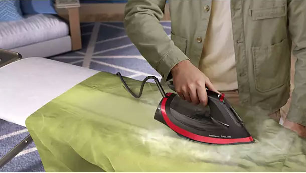 Hơi nước liên tục 45g/phút – Đánh bay nếp nhăn nhanh và đồng đều