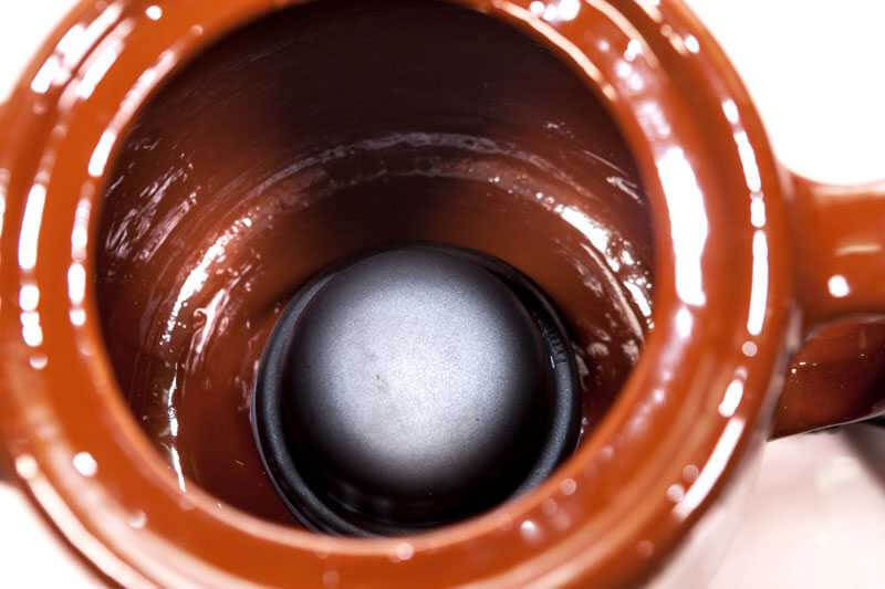 Kết Cấu Gốm Sứ Dày Dặn – Đảm Bảo Độ Bền Và Giữ Nhiệt Tối Ưu