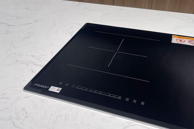 Hai vùng nấu từ công suất 2000W mạnh mẽ